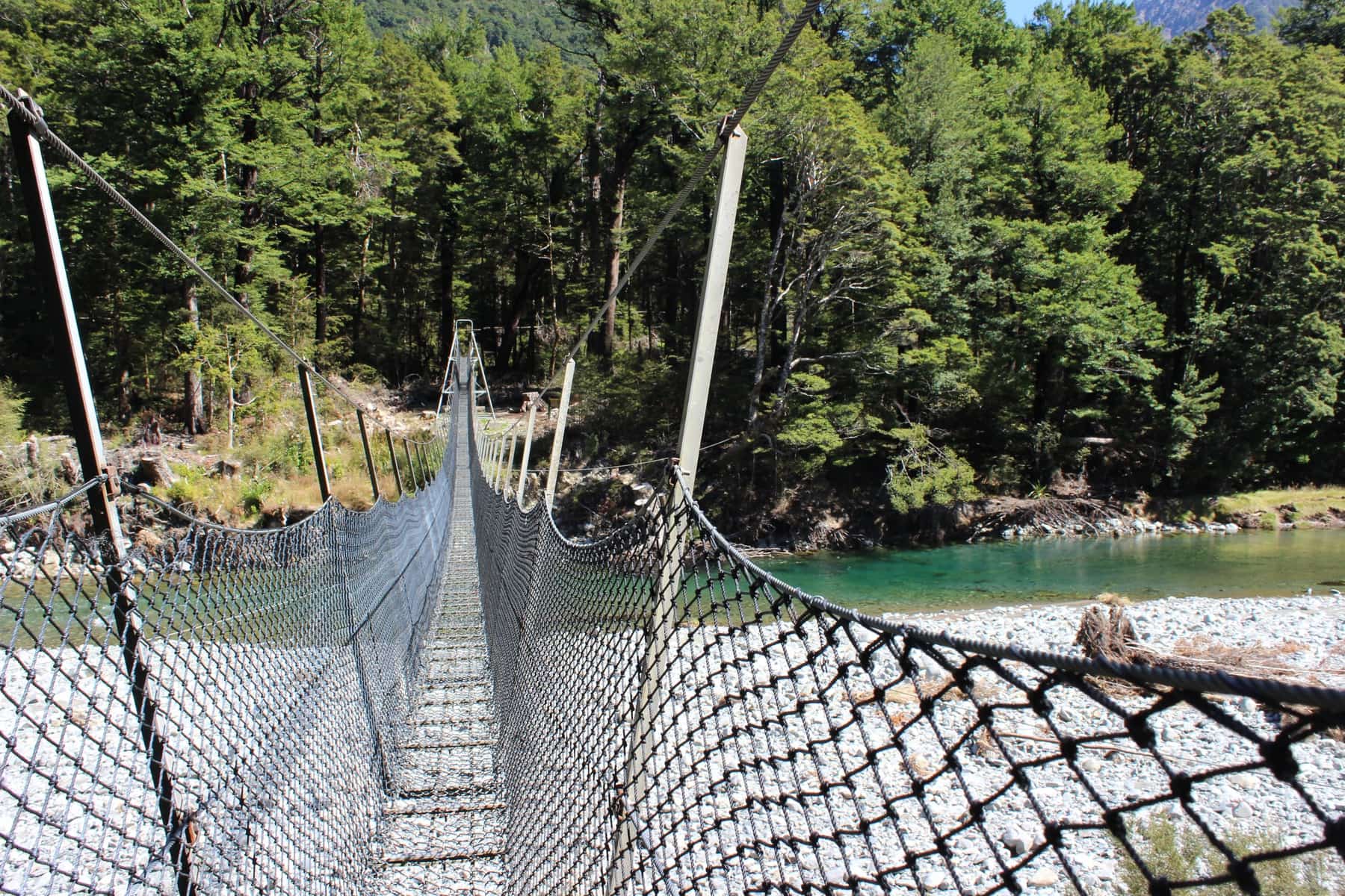 Hängebrücke im Backcountry von Neuseeland