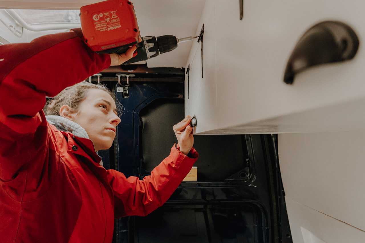Hängeschrank Camper bauen • Die schönsten DIY Camper-Schränke