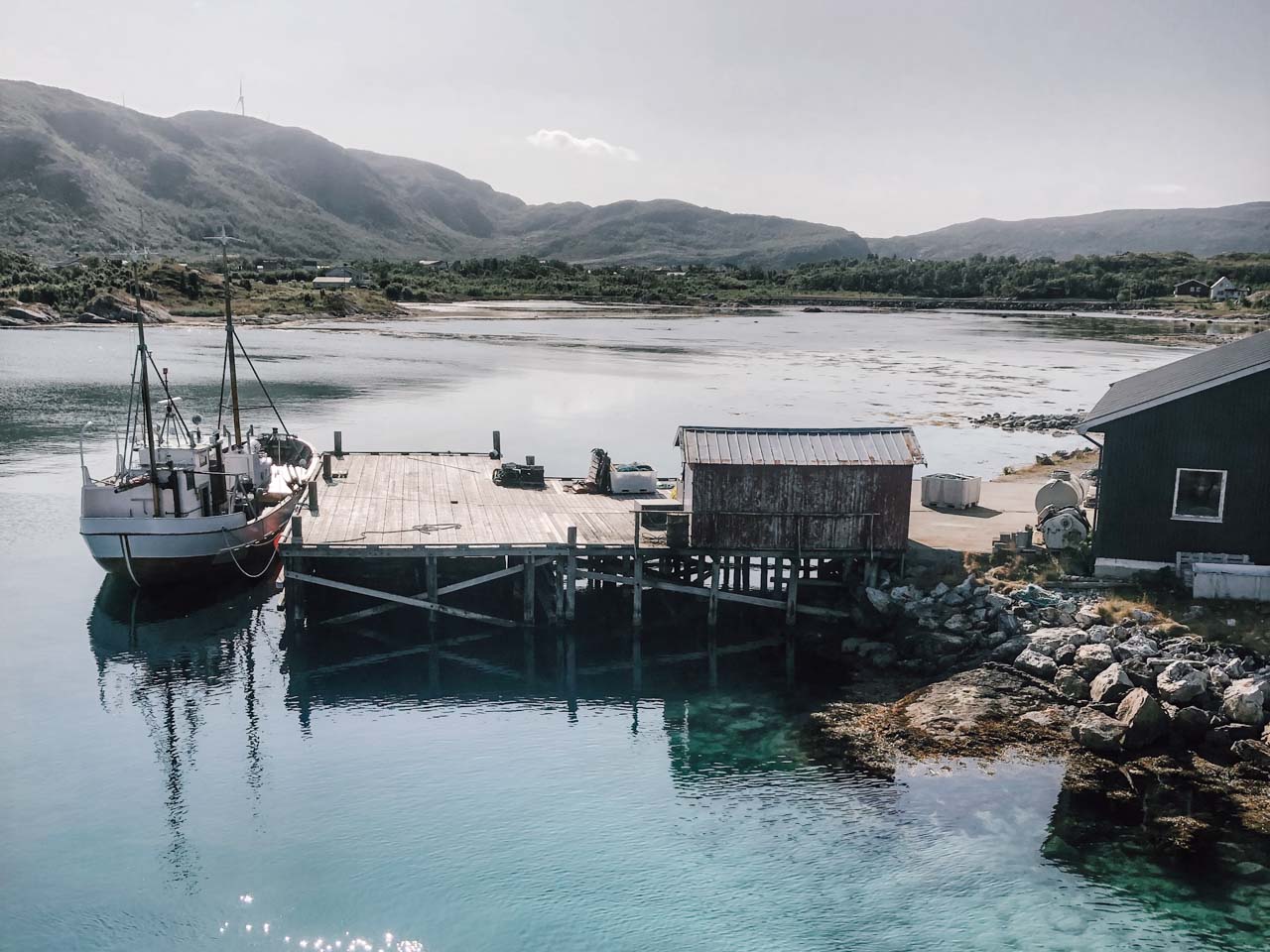 Fjord mit Boot