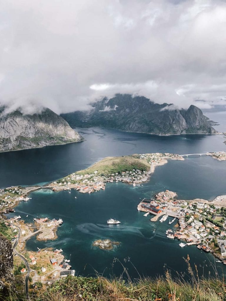 Panorama Ausblick bei Reinebringen Wanderung auf den Lofoten