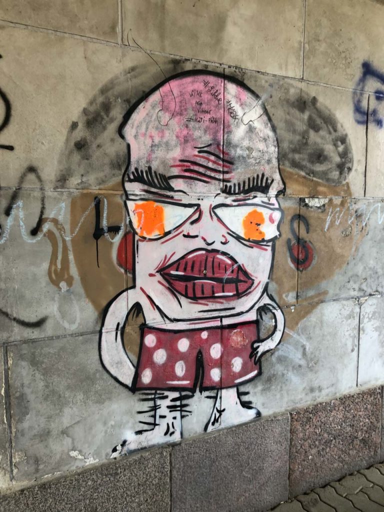 Abstrakte Grafitti Figur in Tartu