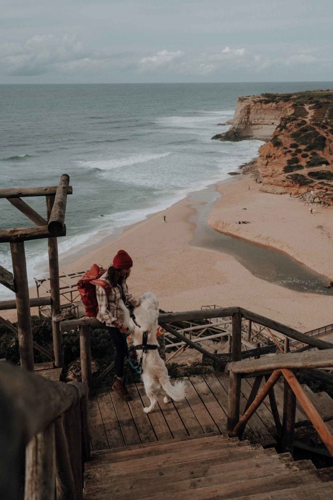 Strandzugang aus Holzstegen in Portugal 