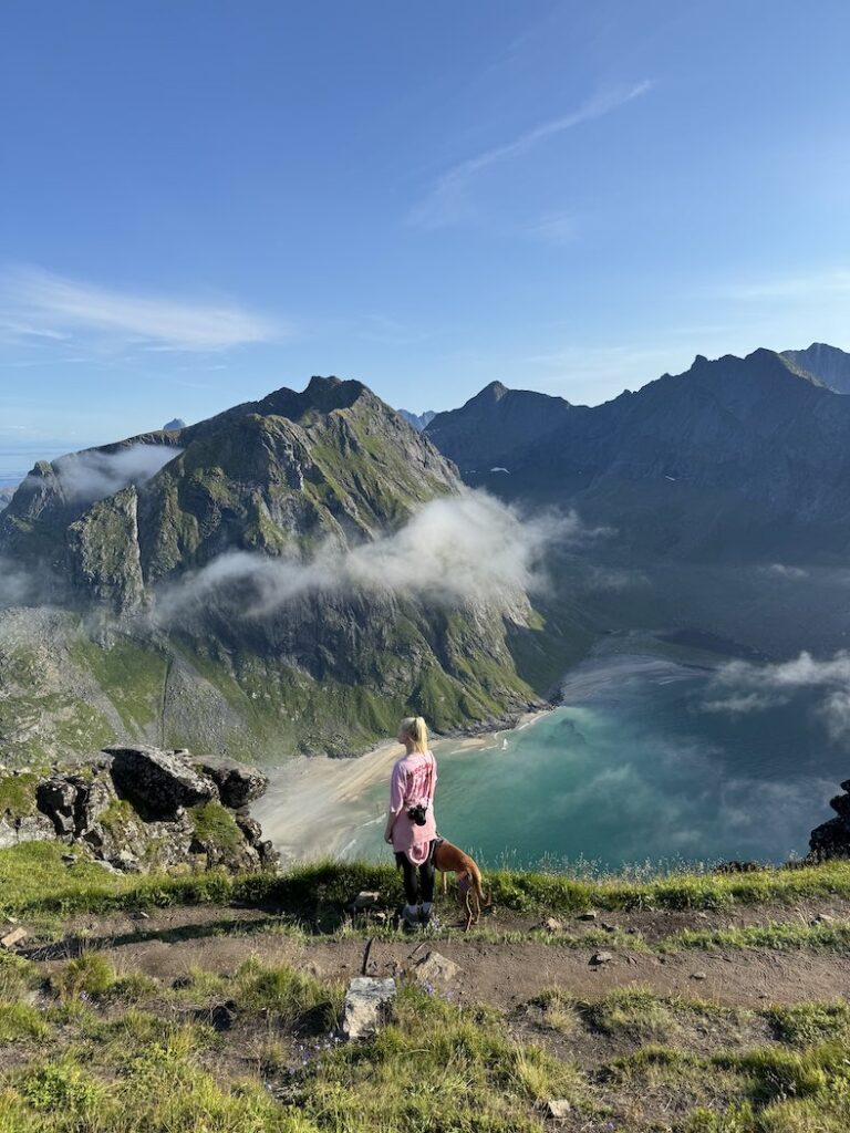 Wanderung zum Kvalvika Beach auf den Lofoten