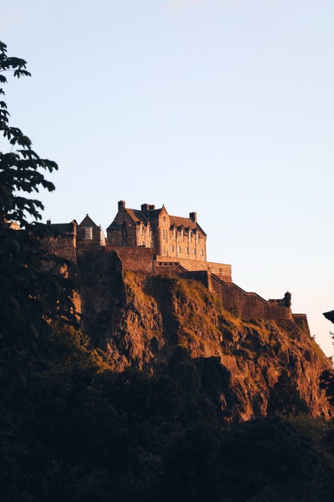 Edinburgh Castle bei Sonnenuntergangsstimmung