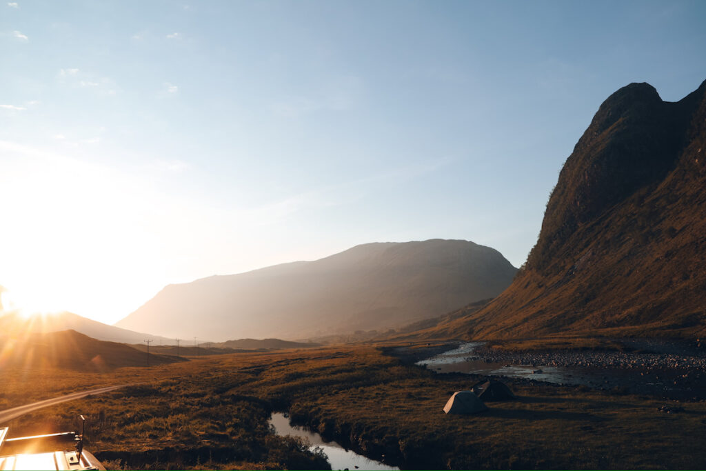 Schottische Highlands bei Sonnenuntergang